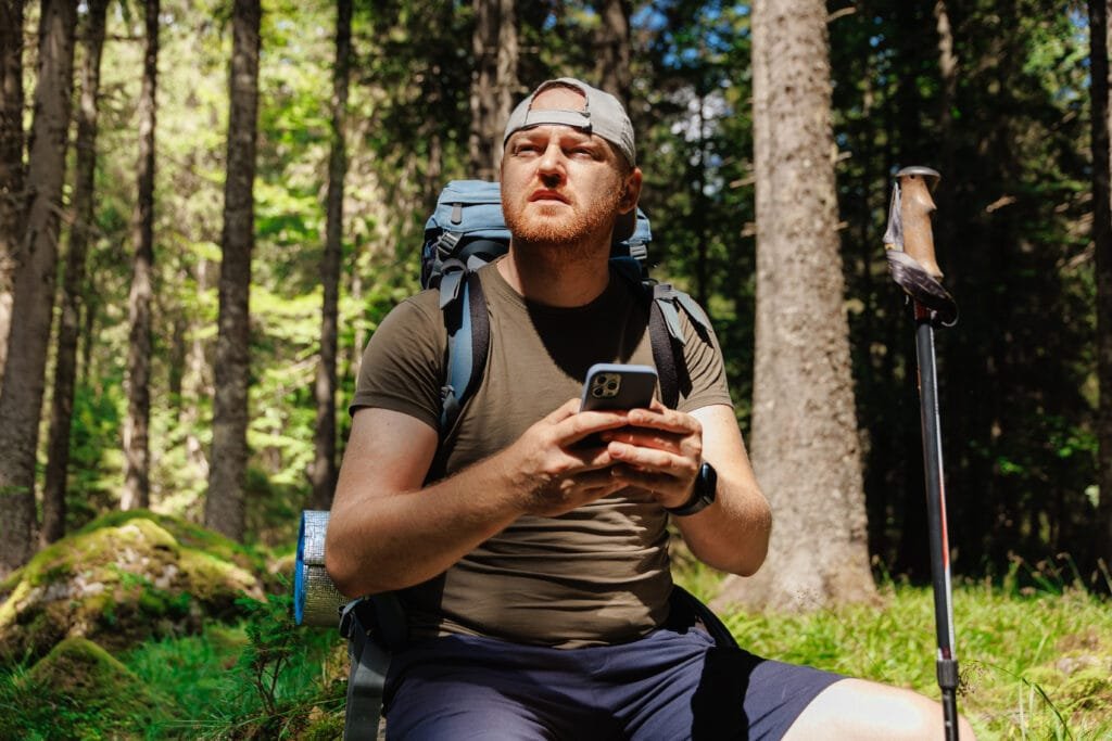 Lost hiker with dead phone and no GPS signal